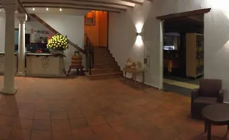 招待所 El Palomar 2*